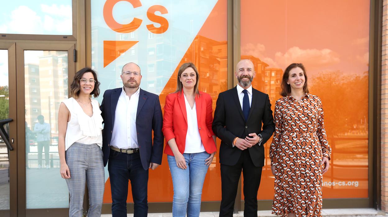 Carmen Picazo y los cabeza de lista de Cs a las Cortes por las provincias de Toledo, Guadalajara, Ciudad Real y Cuenca, David Muñoz, Alejandro Ruiz, Úrsula López y Casandra Castiblanque