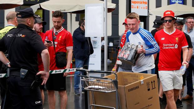 Decomisan más de 300 litros de cerveza y licores a británicos en el AVE Alicante-Madrid por la Champions