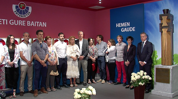 Urkullu rinde homenaje a los 15 ertzainas asesinados por ETA: «Fue una injusticia radical e injustificable»