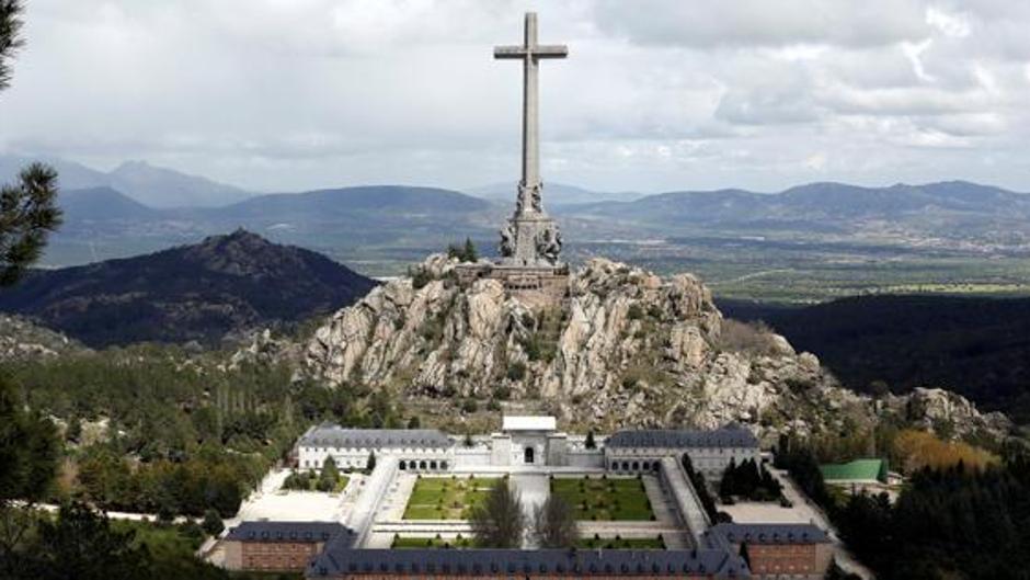 El Tribunal Supremo se muestra a favor de resolver los recursos antes de proceder a la exhumación de Franco