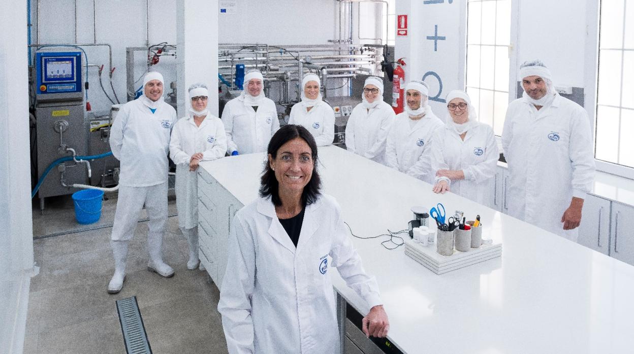 Imagen de María José Félix con el equipo de I+D+i de Helados Estiu