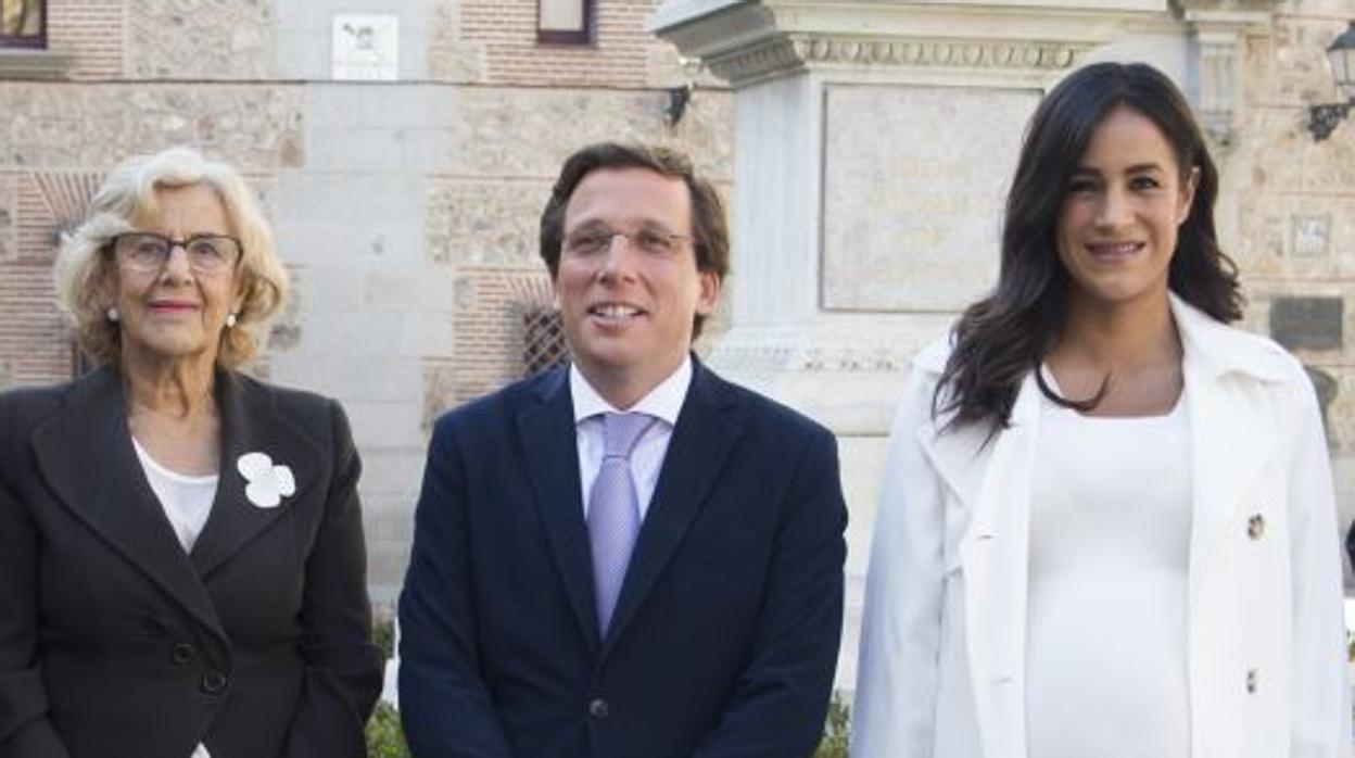 Manuela Carmena, José Luis Martínez-Almeida y Begoña Villacís