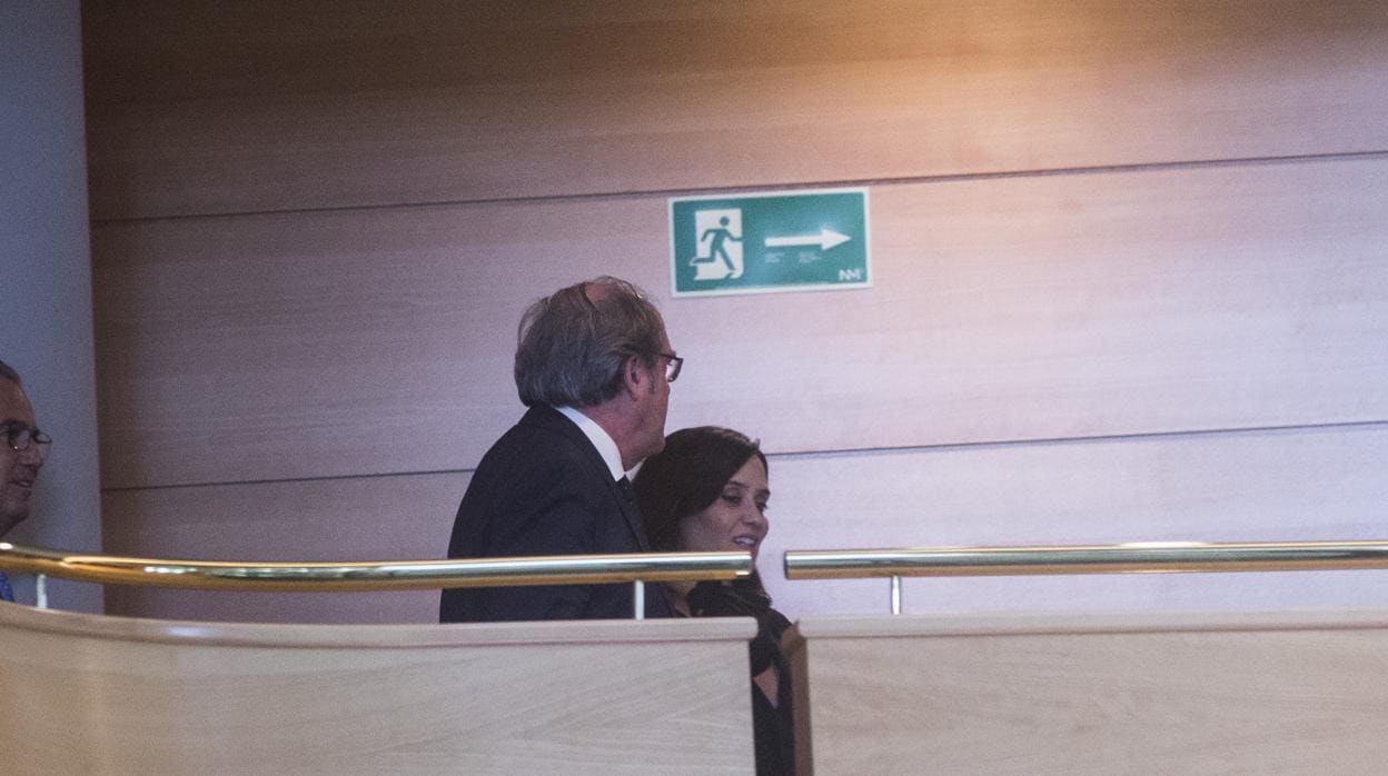 Gabilondo y Díaz Ayuso, ayer al finalizar la reunión que mantuvieron en la Asamblea de Madrid
