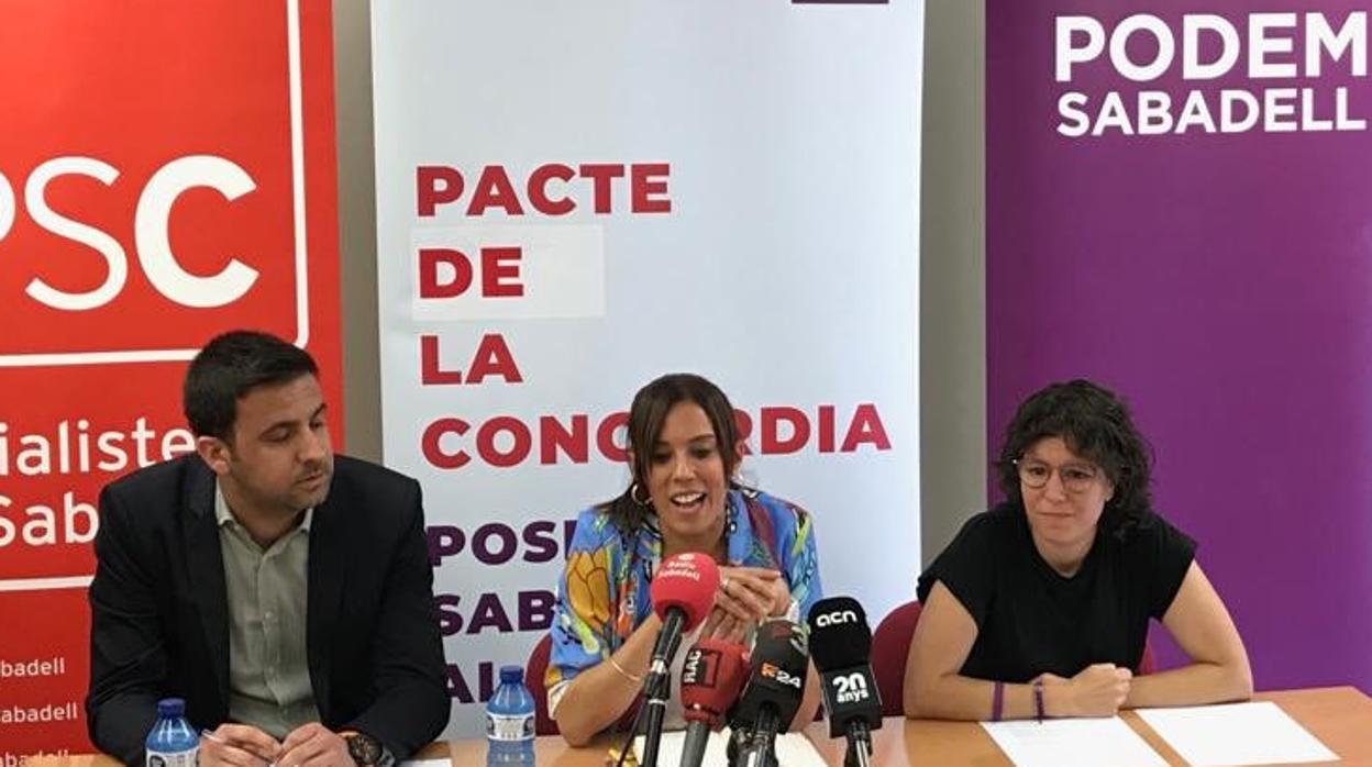 La futura alcaldesa y la edil de Podemos