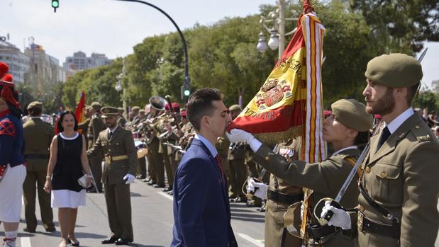 Más de mil personas juran Bandera en Valencia