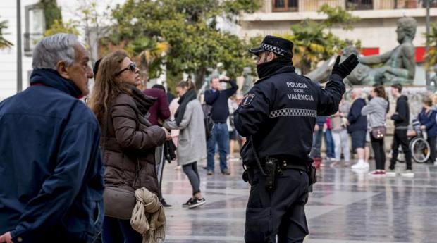 Amenaza a su pareja con que no la iba a encontrar nadie por no tener familia en España