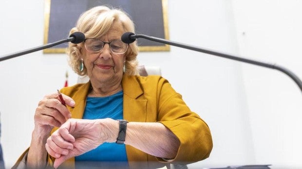 Carmena dice en su último pleno que no se sacrificará por Villacís para convertirla en alcaldesa