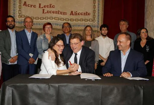 Los tres socios firman el pacto de Gobierno en Alicante