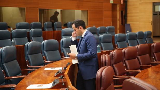 El préstamo de votos entre PP y Cs que abrió la Asamblea madrileña a Vox