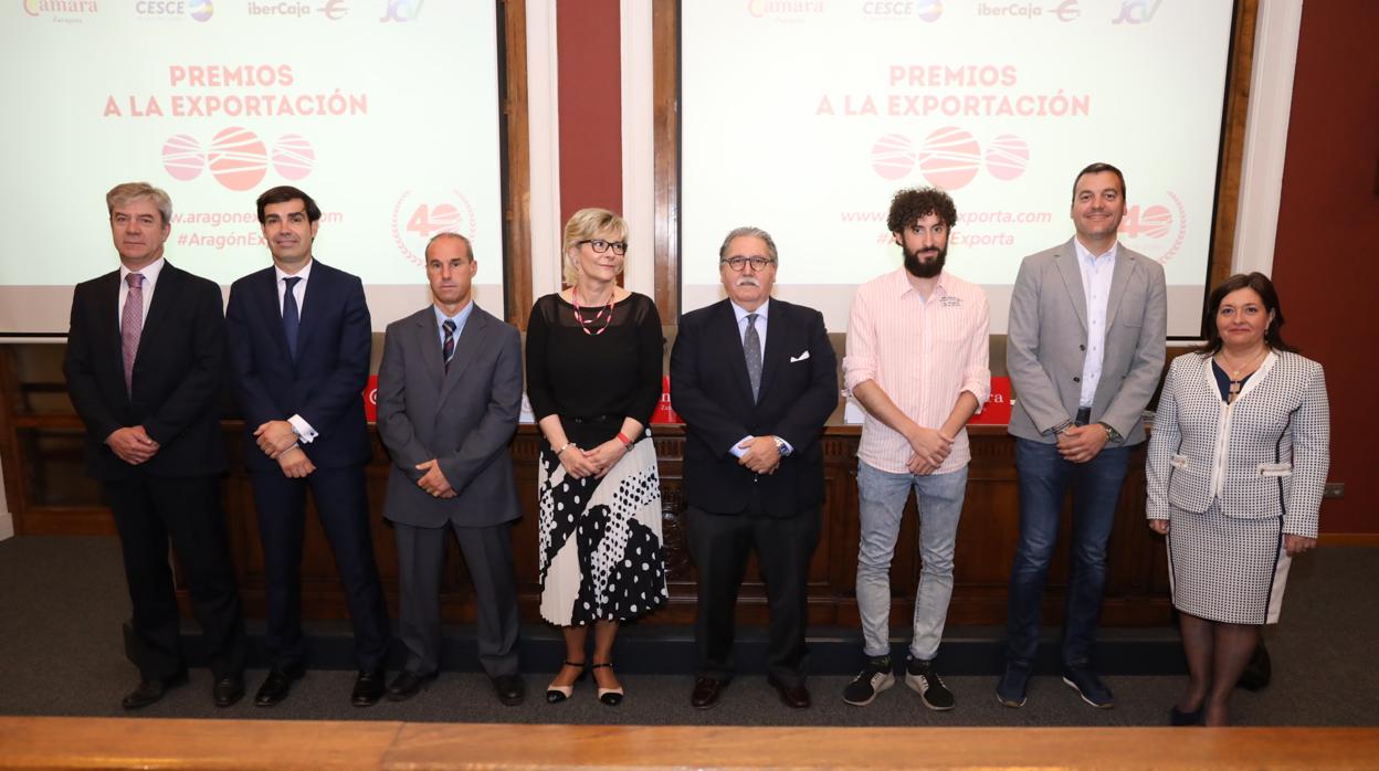Foto de familia con el presidente de la Cámara, Manuel Teruel, y directivos de las empresas galardonadas