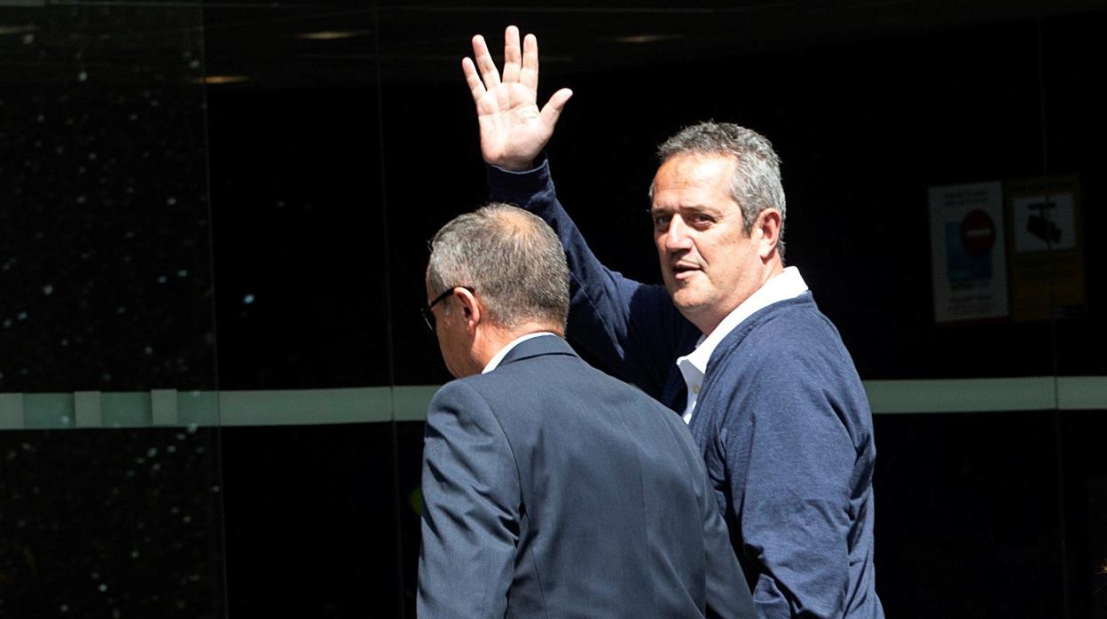 El exconsejero preso Joaquim Forn , a su llegada al Ayuntamiento de Barcelona