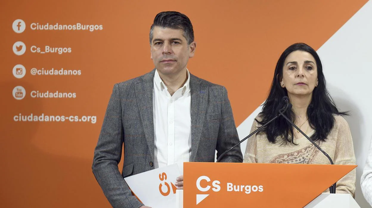 Vicente Marañón, el candidato de Burgos, con otra concejala del grupo en la pasada legislatura