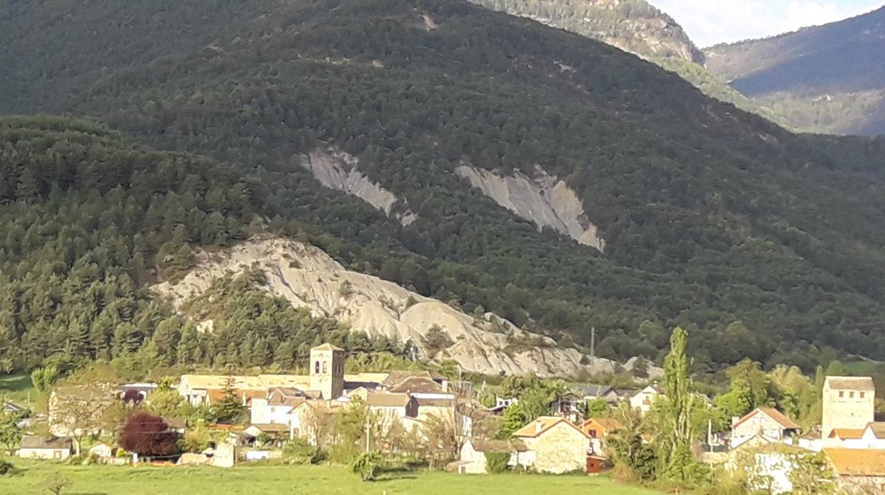 Vista de la pequeña localidad de Fiscal, en la comarca oscense del Sobrarbe