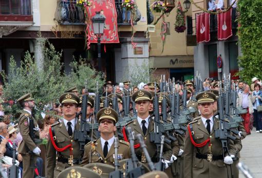 Los cadetes de la Academia de Infantería hacen su entrada en Zocodover