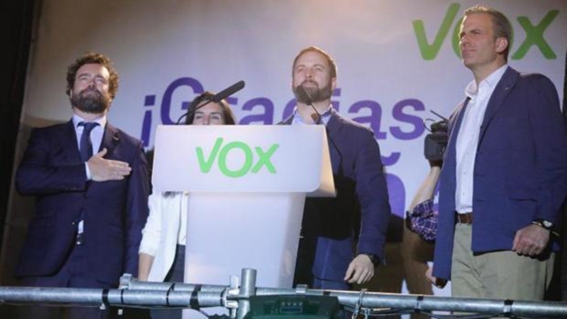 Vox anuncia un acuerdo global con el PP para evitar las alcaldías de izquierda