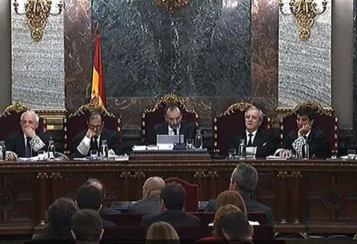 Cinco de los siete magistrados del tribunal, con Marchena en el centro