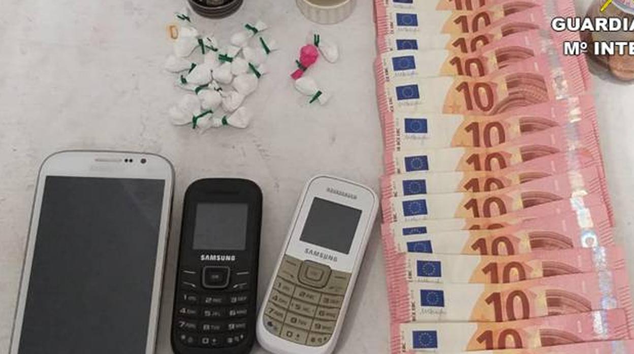 Cocaína, dinero y móviles interevenidos al jubilado en Guardamar del Segura