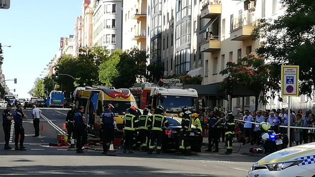 Un fuerte impacto entre una VTC y un autobús deja siete heridos en Madrid