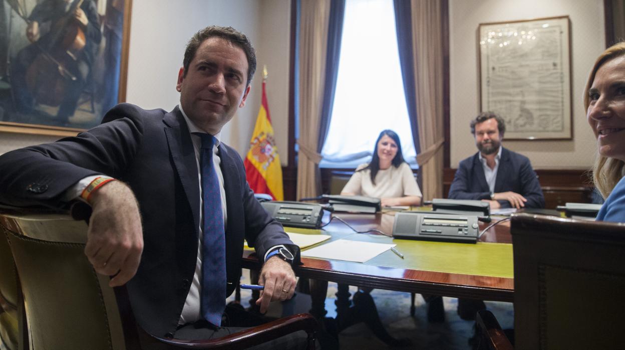 Teodoro García Egea, secretario general del PP, en una reunión con Vox