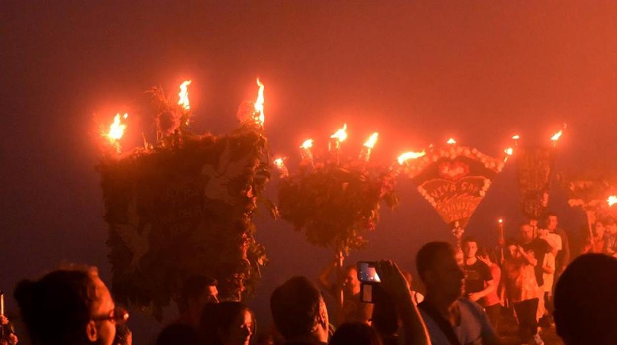 Tradiciones en Canarias por San Juan: los «Hachos»