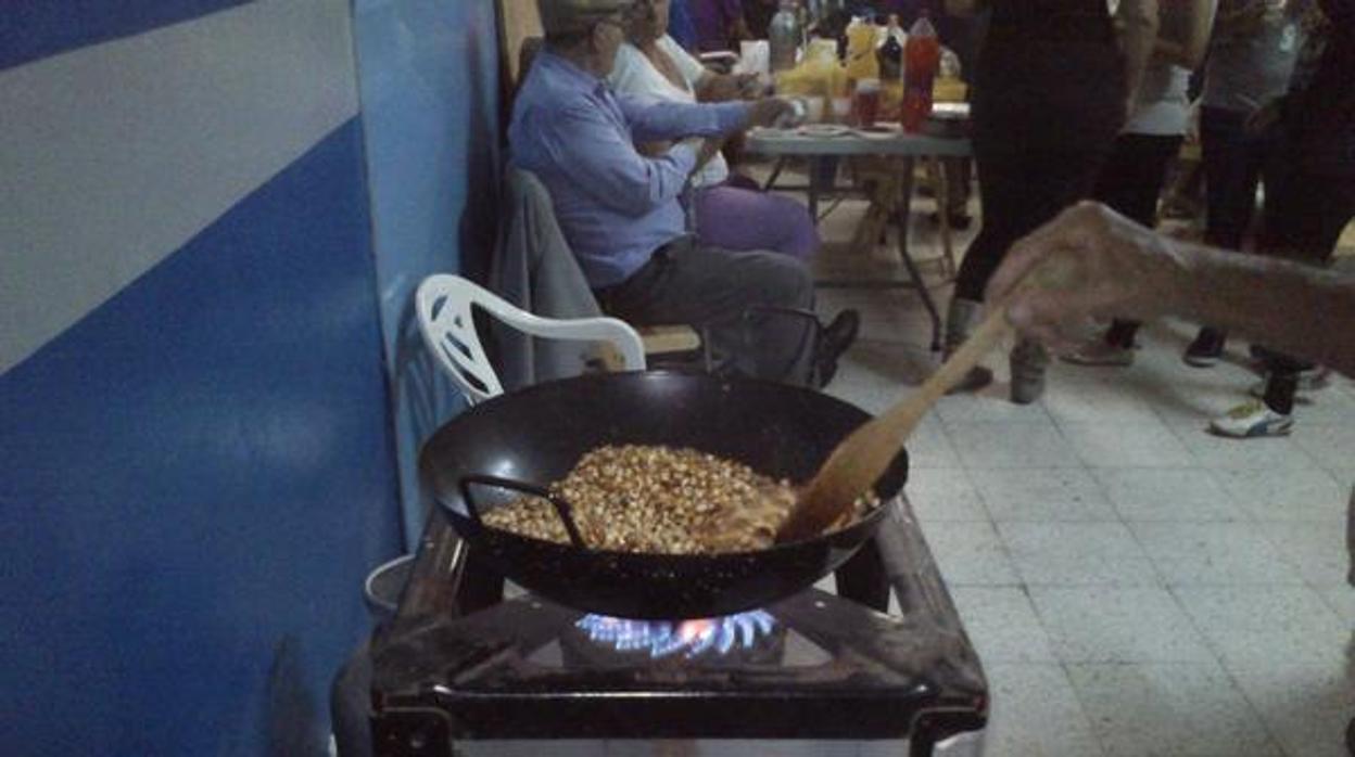 Tradiciones por San Juan en Canarias: piñas asadas y cochafisco