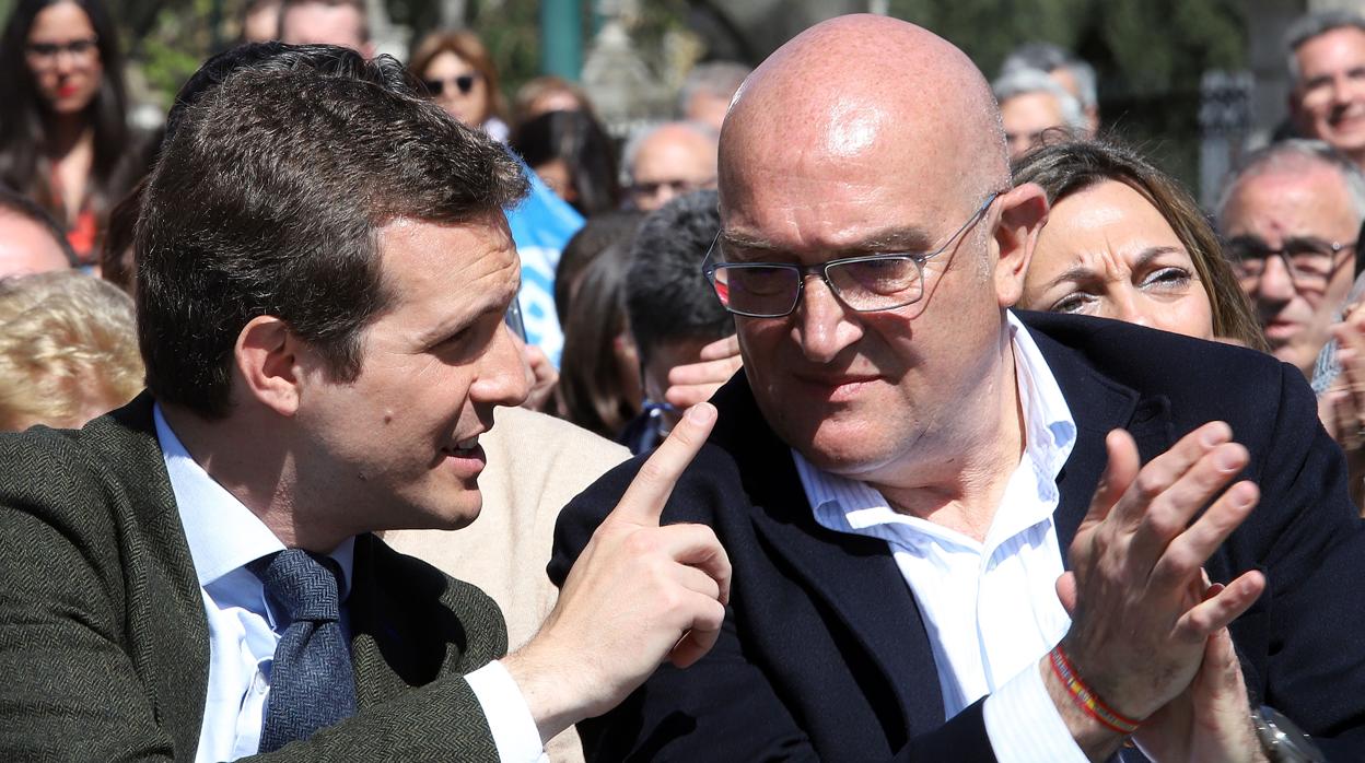 Casado y Carnero, durante un acto del PP en Valladolid