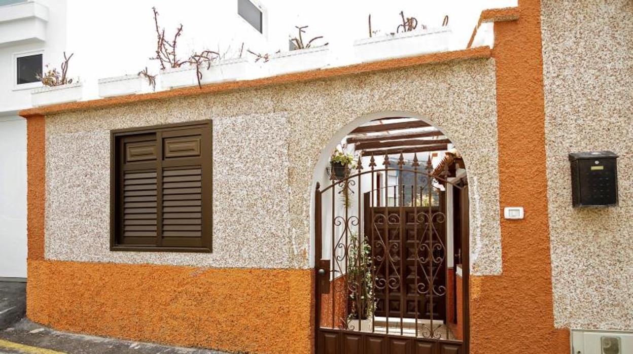 Vivienda donde la pasada noche un hombre presuntamente asesinó a su esposa