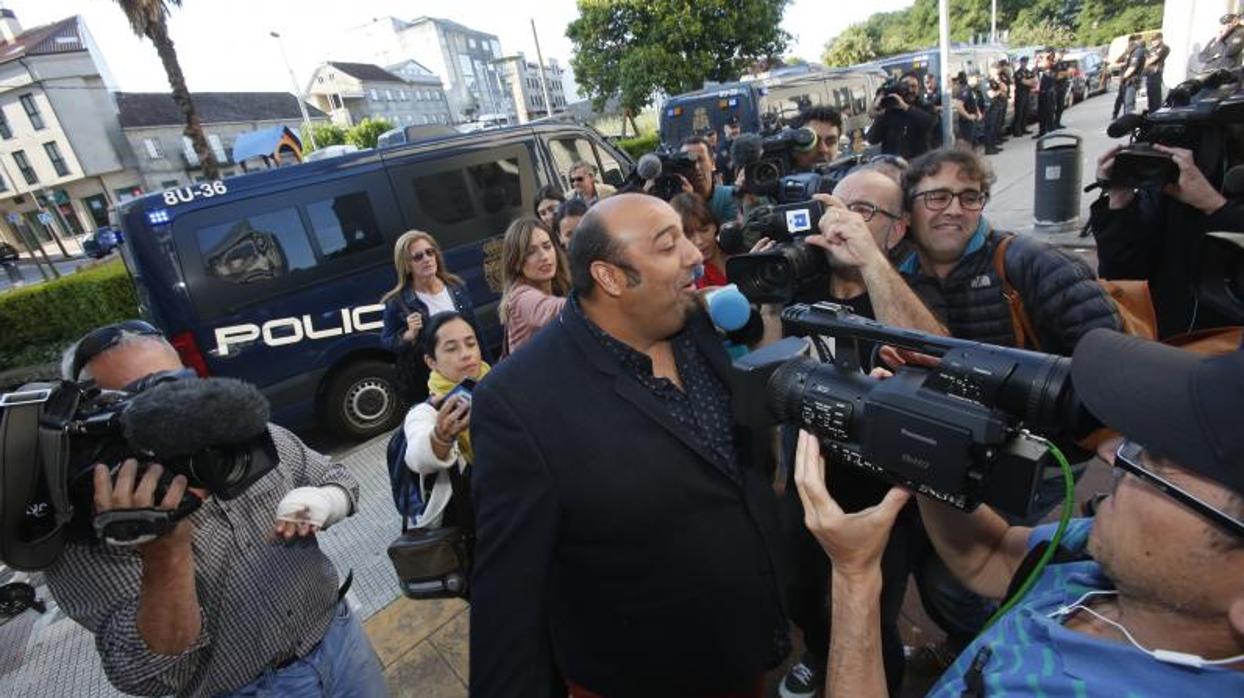 Sinaí Giménez entrando al juicio