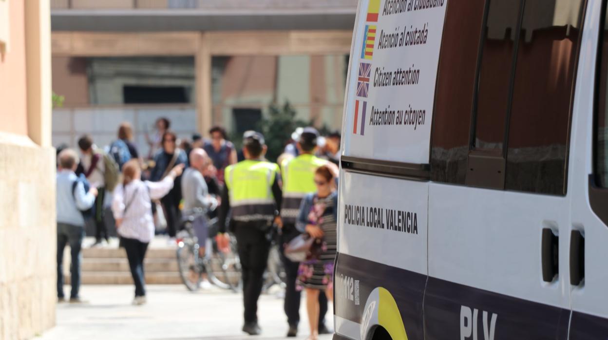 Agentes de la Policía Local en Valencia