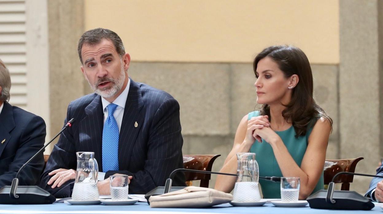 Los Reyes, presiden la reunión de los patronatos de la Fundación Princesa de Asturias en el Palacio de El Pardo