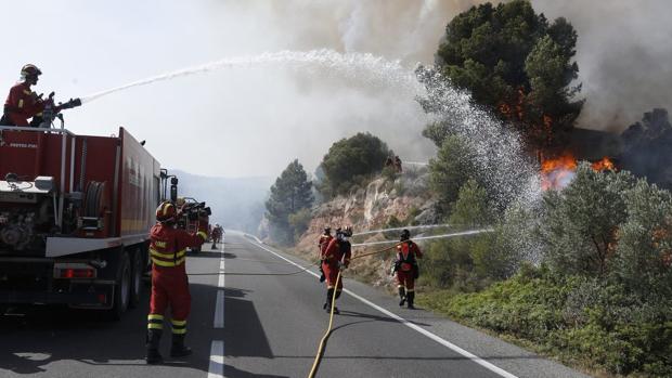 El incendio de Tarragona, con todos los elementos para ser uno de los mayores de la historia en Cataluña