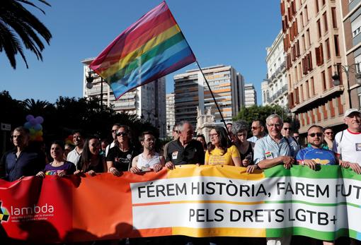 El Orgullo LGTBI+ marcha en Valencia para celebrar los avances y no dar marcha atrás en los derechos