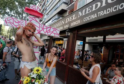 El Orgullo LGTBI+ marcha en Valencia para celebrar los avances y no dar marcha atrás en los derechos