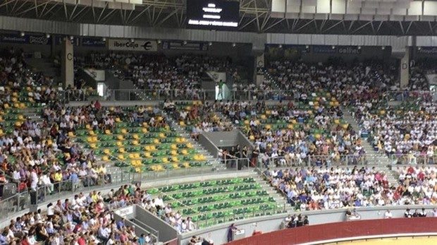 Desalojan un tendido de la plaza de toros de Burgos en plena corrida por peligro de desprendimientos