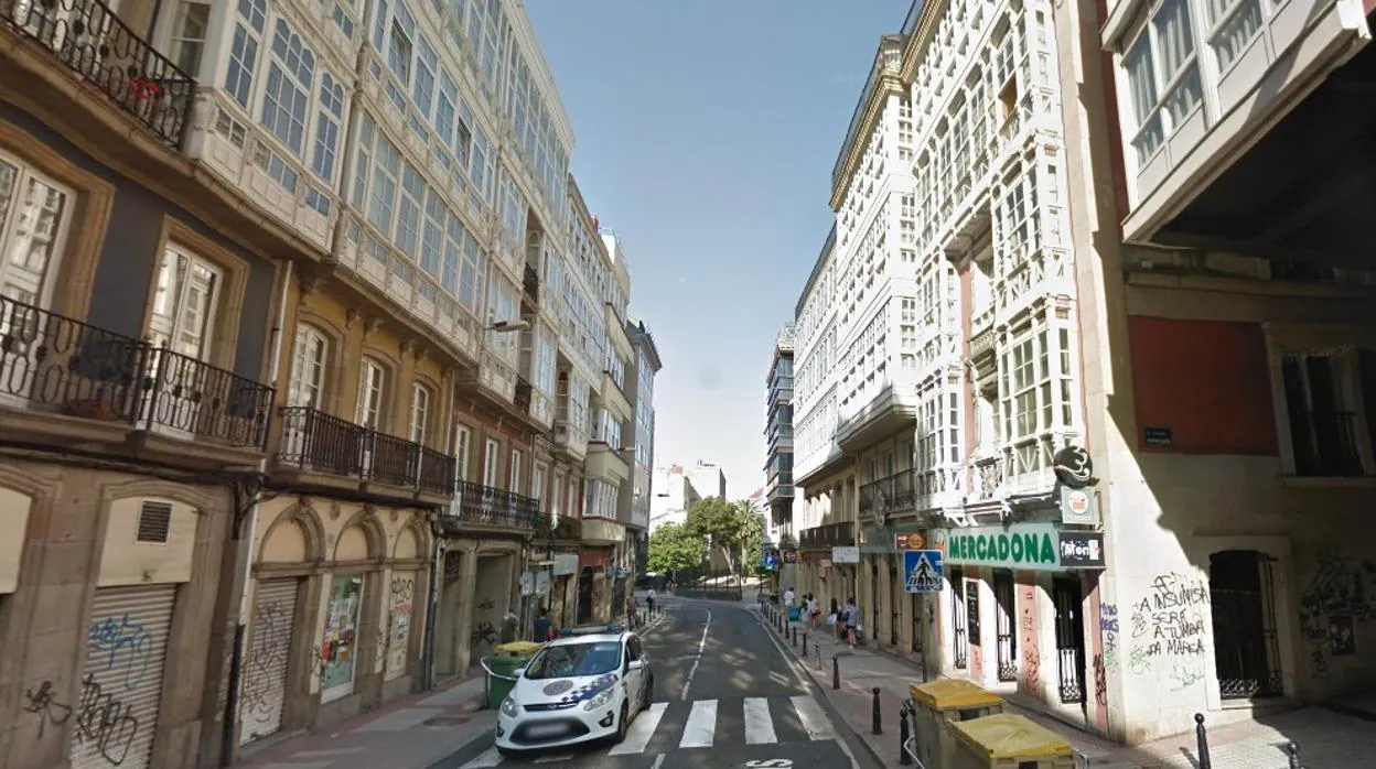 Detienen a un joven por amenazar con un cuchillo a una pareja en La Coruña