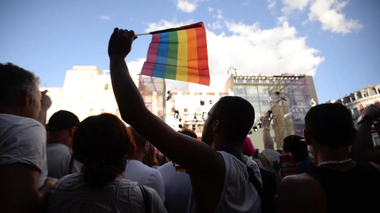 Orgullo Gay 2019: Mónica Naranjo protagoniza el pregón más corto cantando su mítico «Sobreviviré»