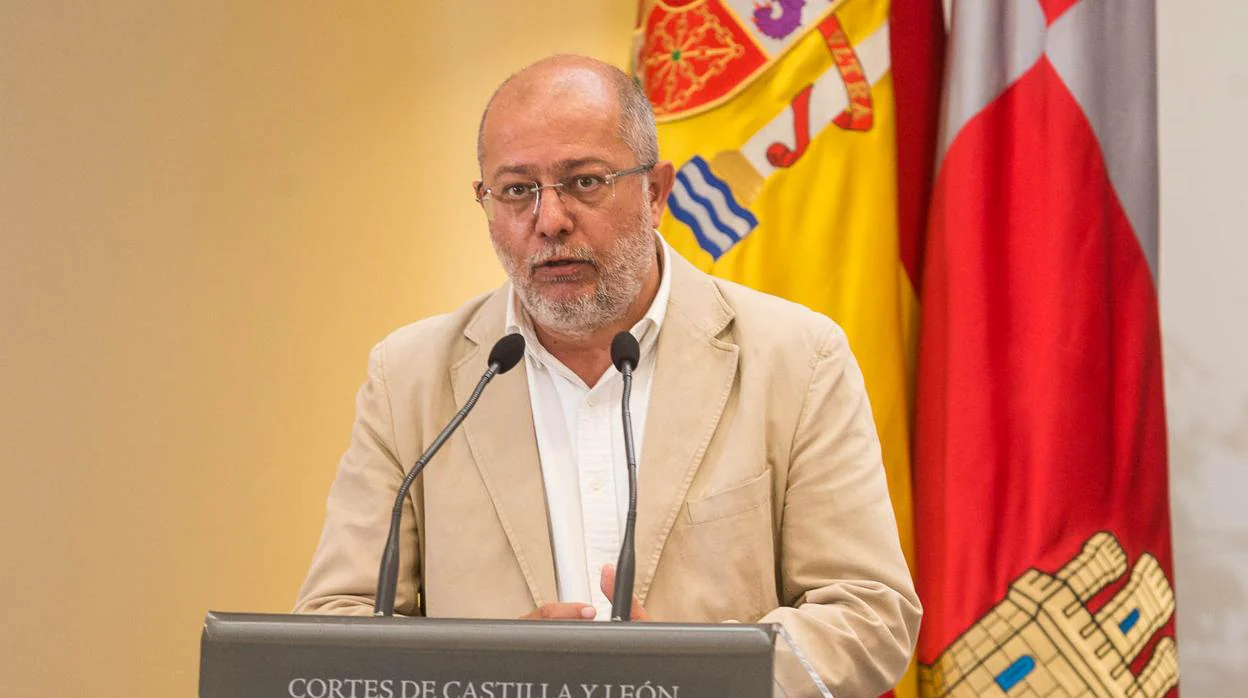 Francisco Igea, con el presidente de las Cortes de Castilla y León, Luis Fuentes