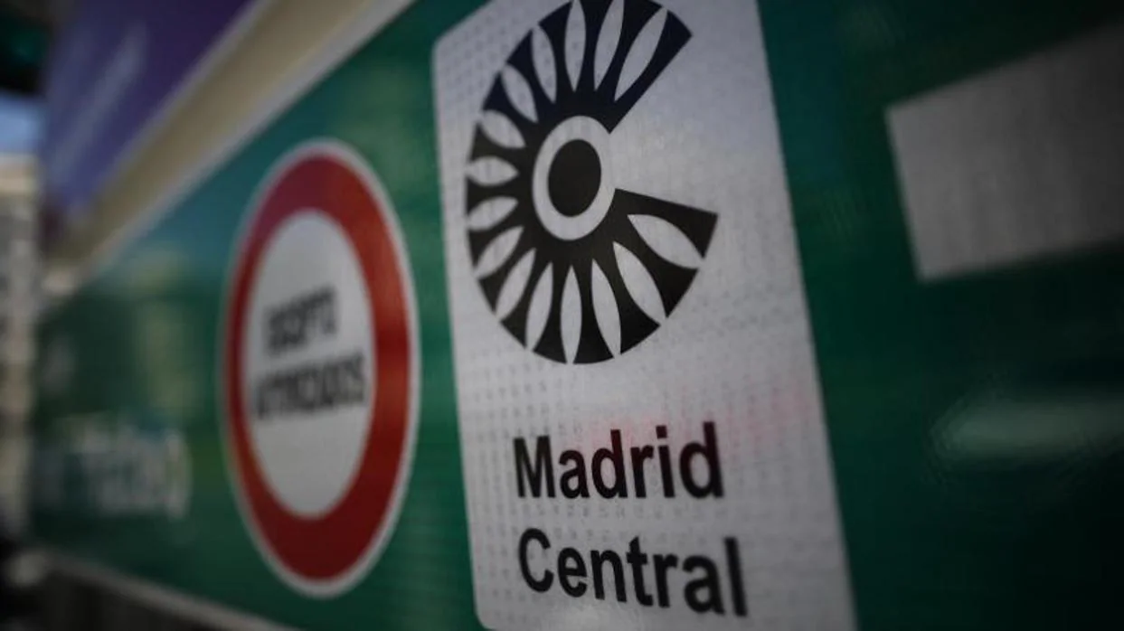 El Gobierno de Almeida confirma el indulto de Carmena a coches B y C en Madrid Central