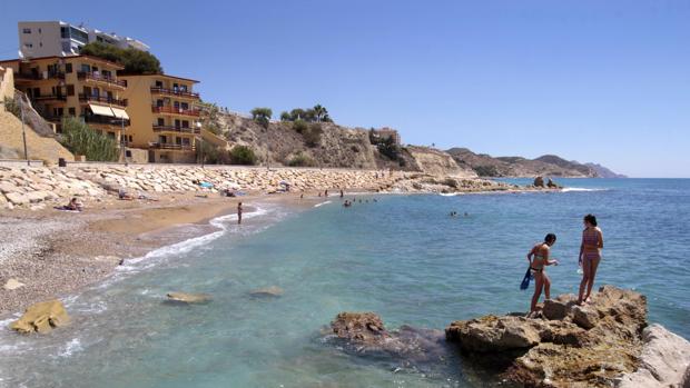 Una anciana de 85 años muere cuando se bañaba en una playa de Villajoyosa