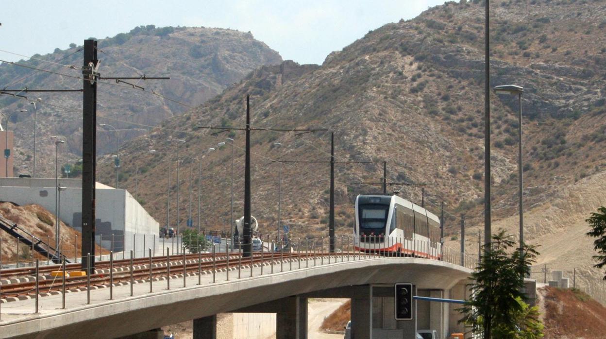 Imagen del tranvía de Alicante