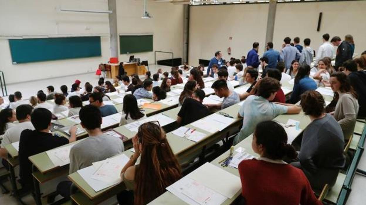 Estudiantes en la Ebau