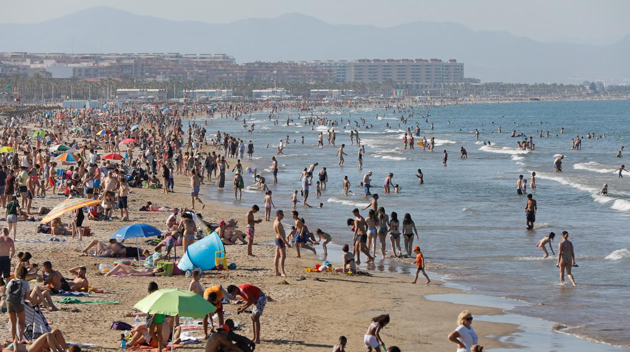 Imagne de la playa de la Malvarrosa de Valencia