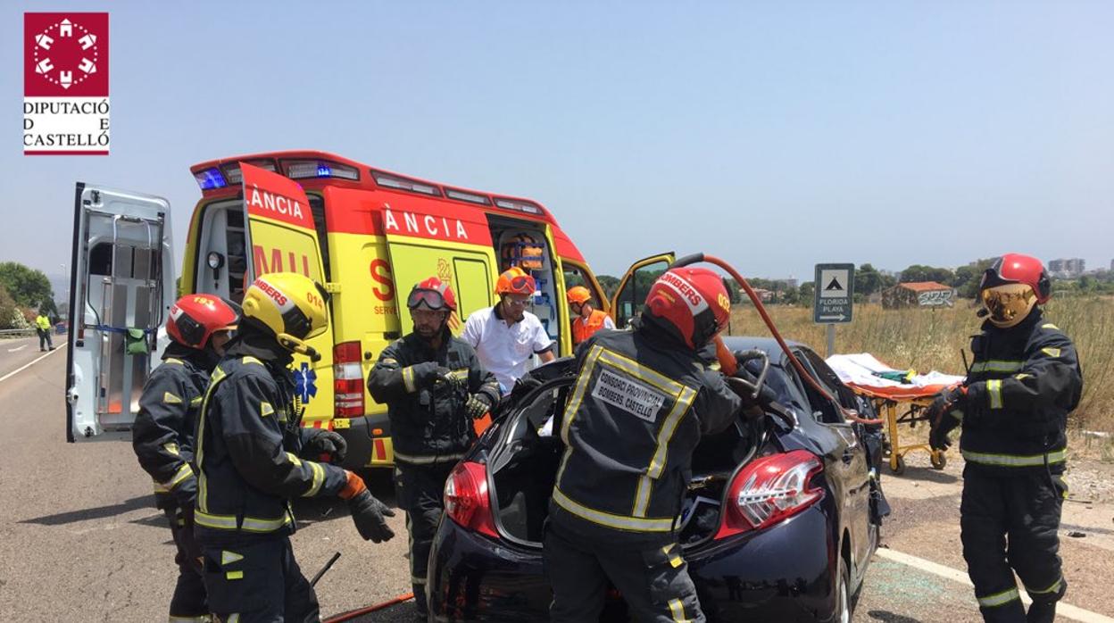 Imagen de los Bomberos en el accidente de la N-340