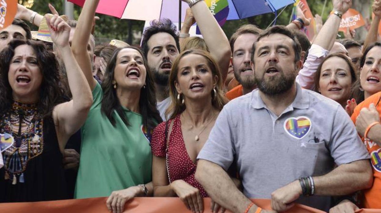 La comitiva de Ciudadanos fue increpada en la manifestación del orgullo