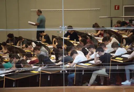 Imagen de los alumnos durante un examen de las Pruebas de Acceso a la Universidad