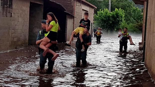 Municipios de Orense tratan de recuperarse de la riada «dantesca»