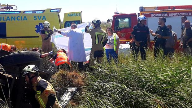 Un camionero de 55 años muere en Sádaba tras salirse de la carretera y volcar