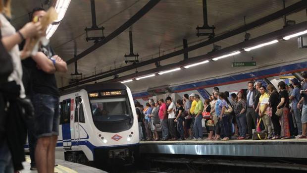 ¿Te gustaría que el Metro de Madrid abriera 24 horas?