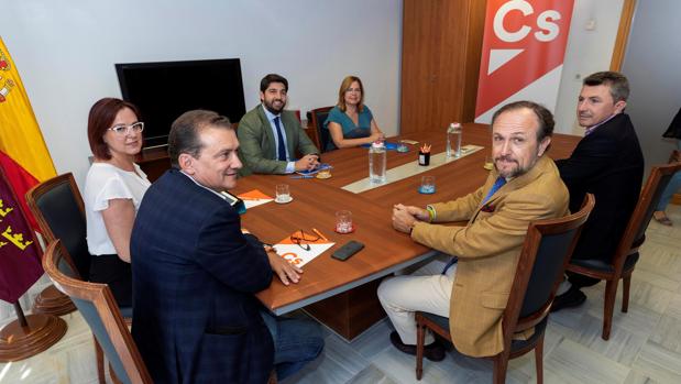 Vox ya no exige un documento a tres bandas para desbloquear Murcia: «Somos muy flexibles»