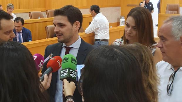 «El PSOE hereda un ayuntamiento con más de 25 millones para inversión»